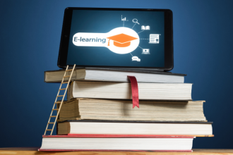 Ensino híbrido traz desafios na adaptação tecnológica, mas abre oportunidades para aprendizado flexível e inovador por Kelsem Ricardo Rios Lima.