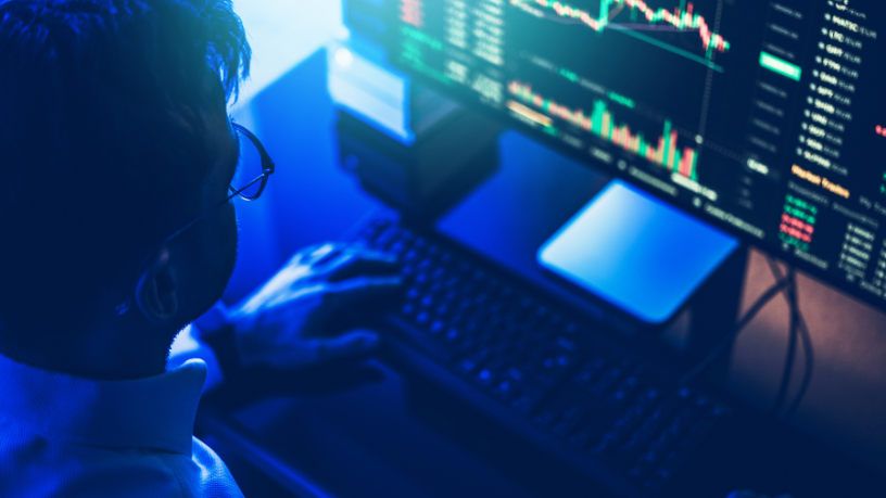 Criptomoedas entram no mainstream financeiro ao deixar de ser nicho e virar parte estruturada da economia, afirma Paulo de Matos Junior.
