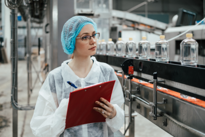 Como Elias Assum Sabbag Junior analisa a integração entre qualidade, segurança e produtividade para elevar a eficiência na indústria plástica.