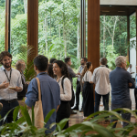 Auditório e área verde do INPA em Manaus, sede de conferência sobre inovação e tecnologia na Amazônia