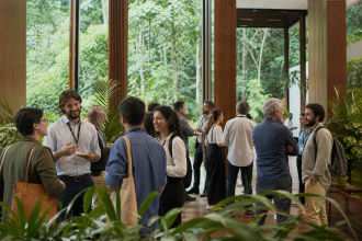 Auditório e área verde do INPA em Manaus, sede de conferência sobre inovação e tecnologia na Amazônia